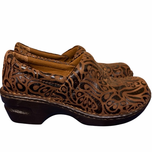 b.o.c. Shoes - Born B.O.C. Clogs Peggy Boho Brown Tooled Leather Bohemian Granola Girl SZ 6